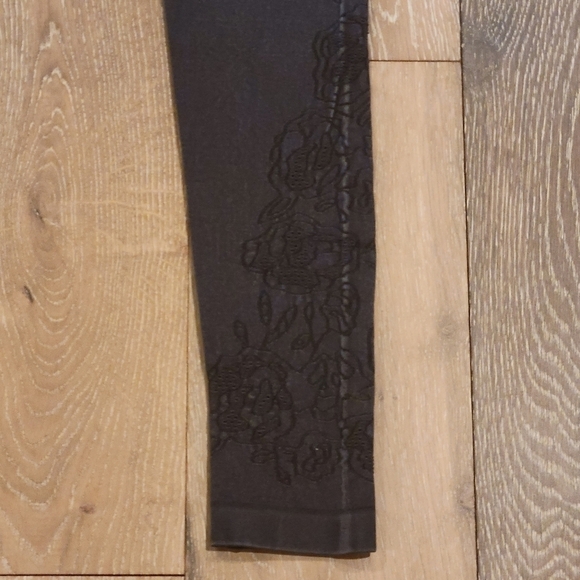 Calia Women's grey legging w/ floral eyelet design size XS - Picture 5 of 9